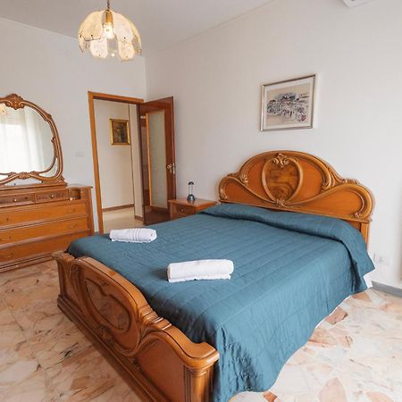 La Casa Della Posta Lägenhet Vallecrosia Exteriör bild
